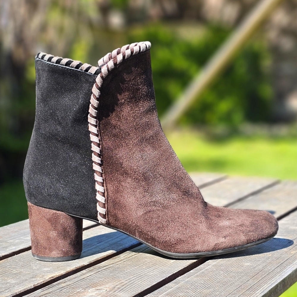 Pas De Rouge suede ankle boots